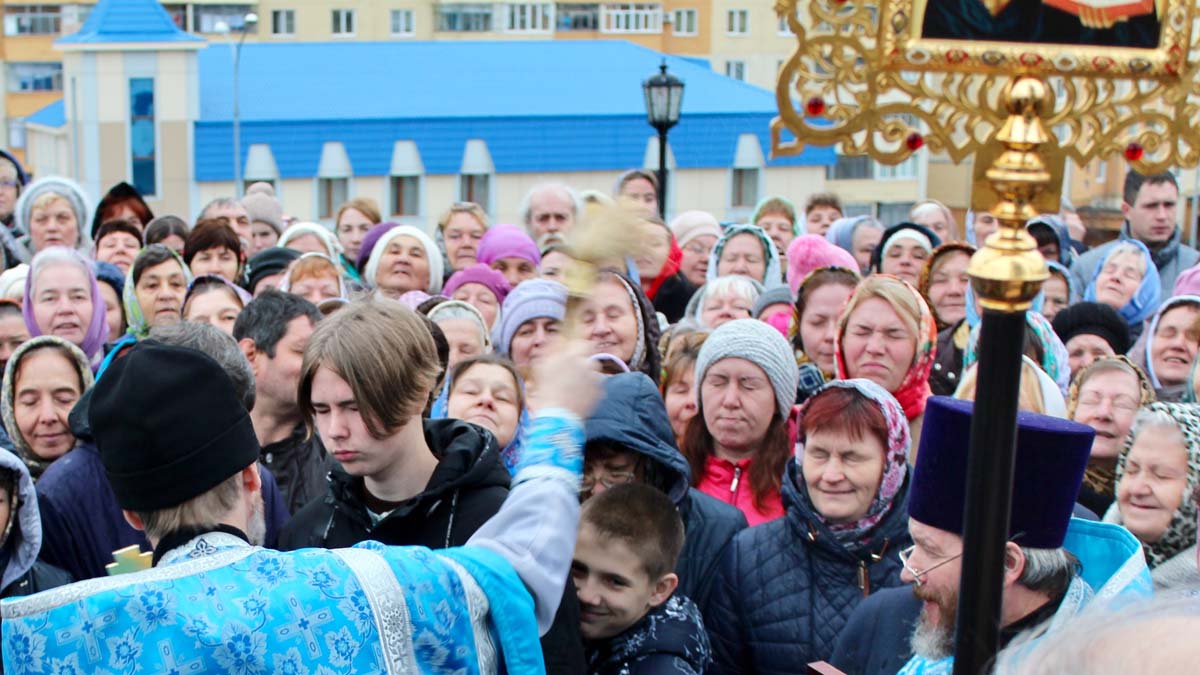 Божественная литургия и Крестный ход в Престольный праздник Казанской иконы Божией Матери